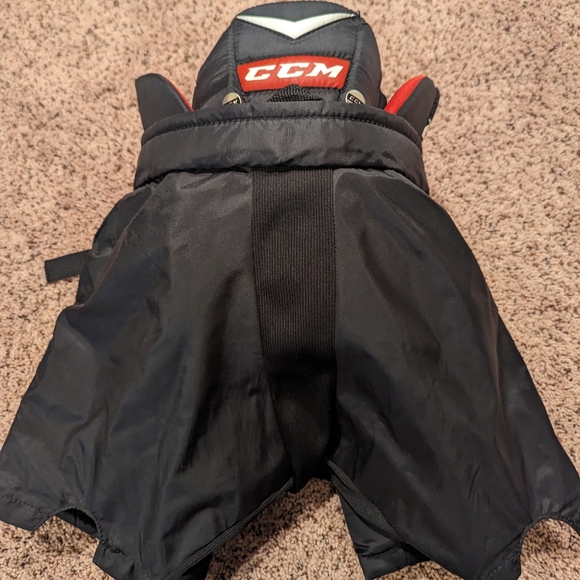 CCM YTFlex II Goalie pants Youth Small/Medium - Picture 4 of 7